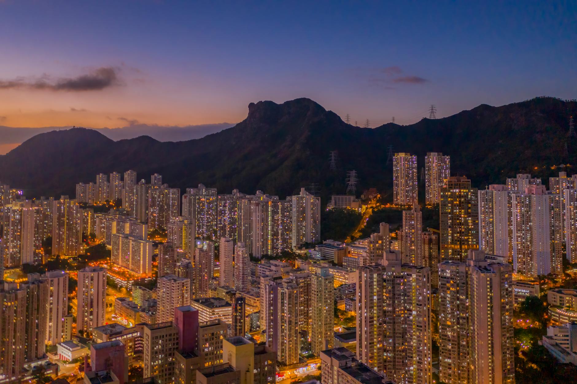 Hong Kong Luxury Property Rebounds in 2026 as Mainland Buyers Return
