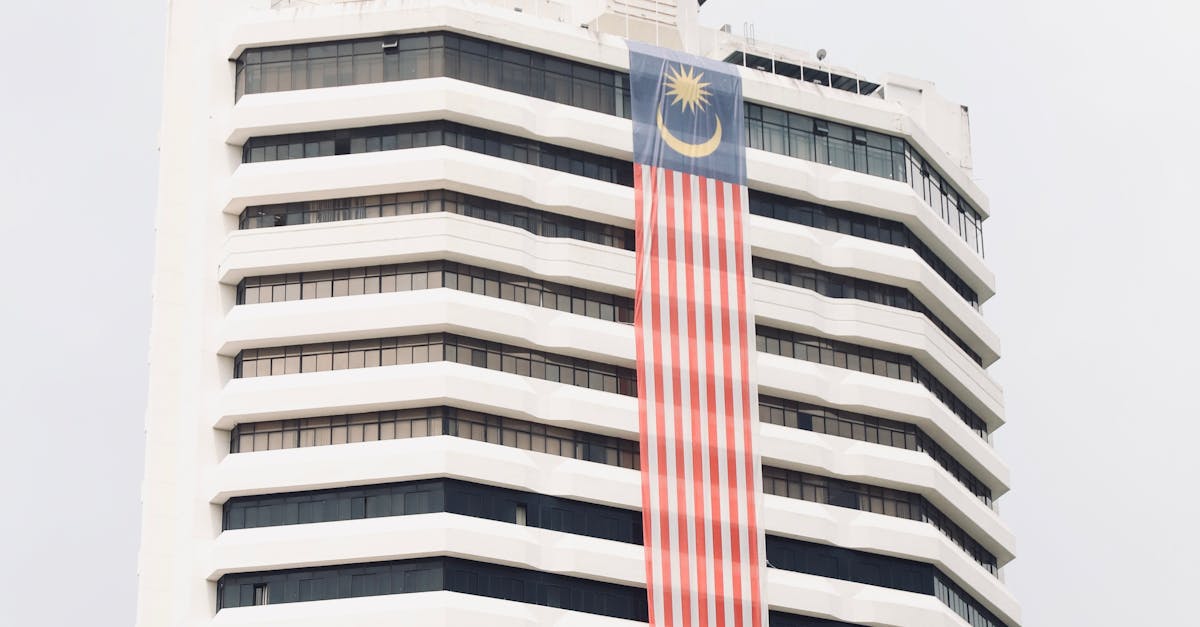 Bursa Malaysia and SET Attract Retail Investors Despite Ringgit Volatility Post feature image