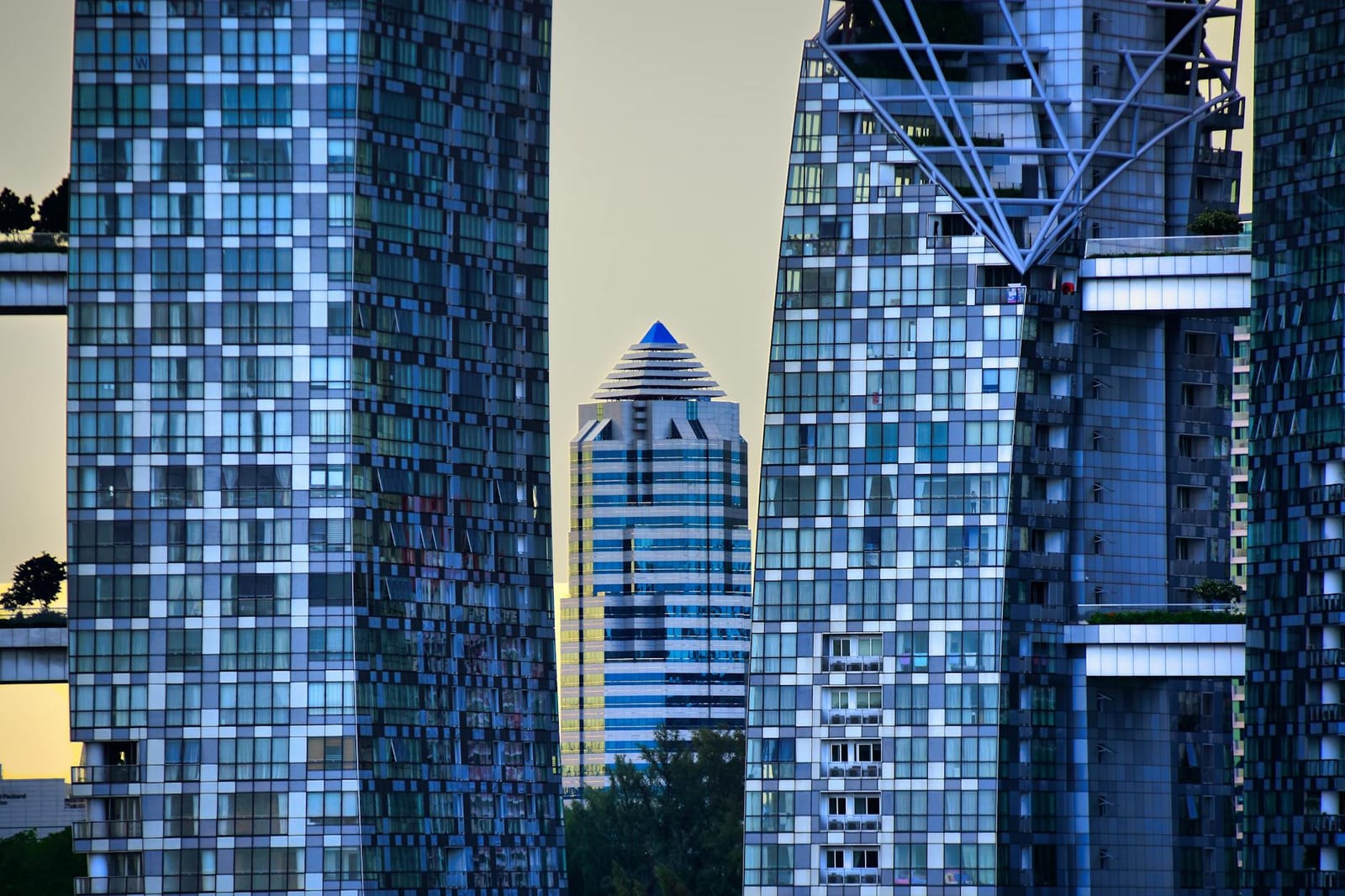 The Great Singapore Office Sale: What’s driving the surge in deal activity in the office market? Post feature image