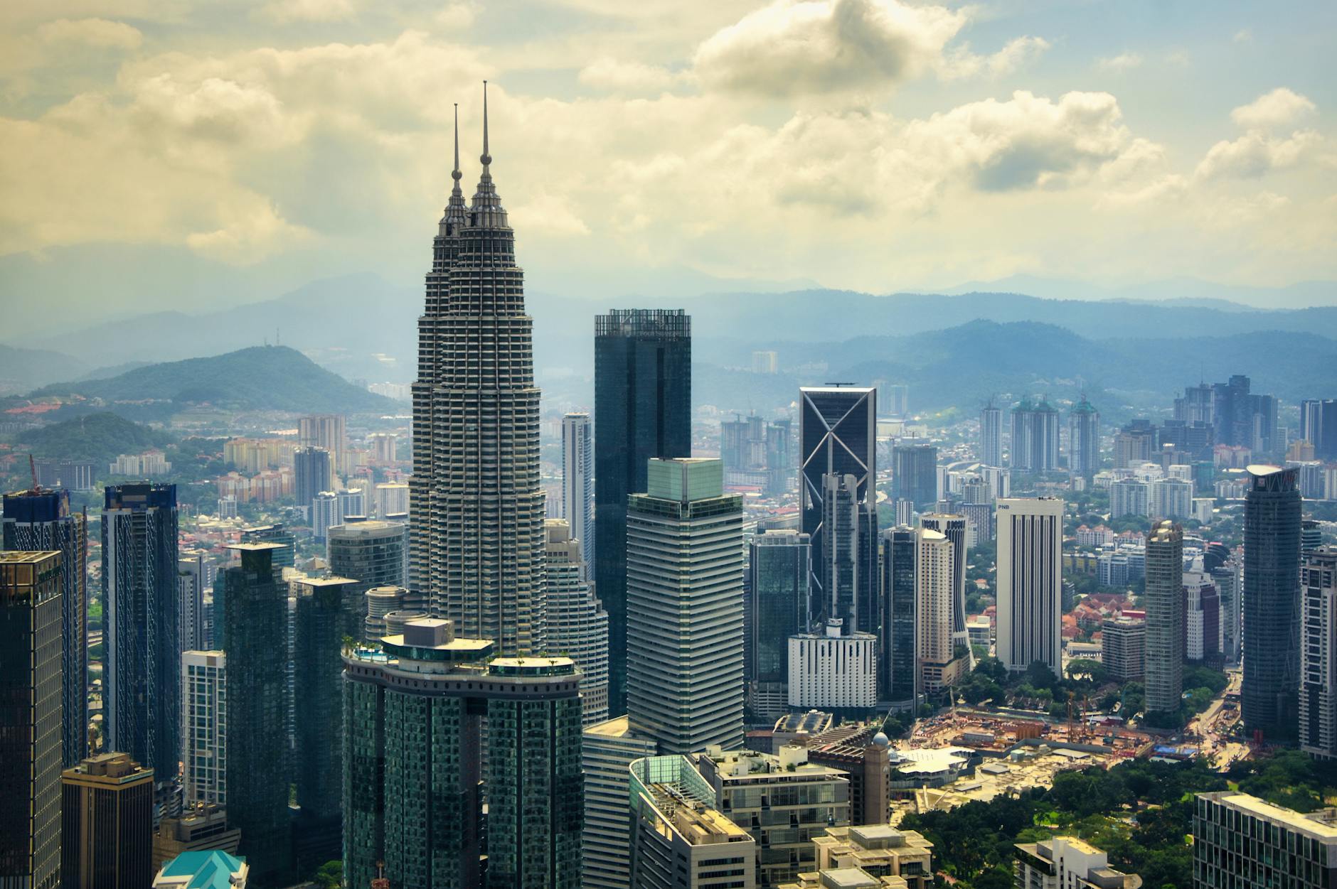 ASEAN Equities in Focus: Managing Currency Risks Across Bursa Malaysia and SET Post feature image