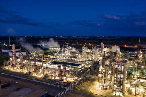 Investors are also urged to focus on gas sourcing, not just headline LNG prices.