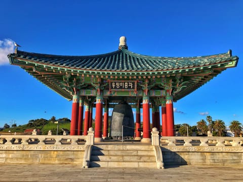 Hillhouse Drops $725M IGIS Bid as APAC Deal Flow Shifts