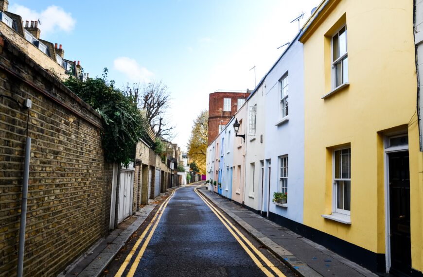 London property prices hit £544,000, but a ‘softening’ is expected