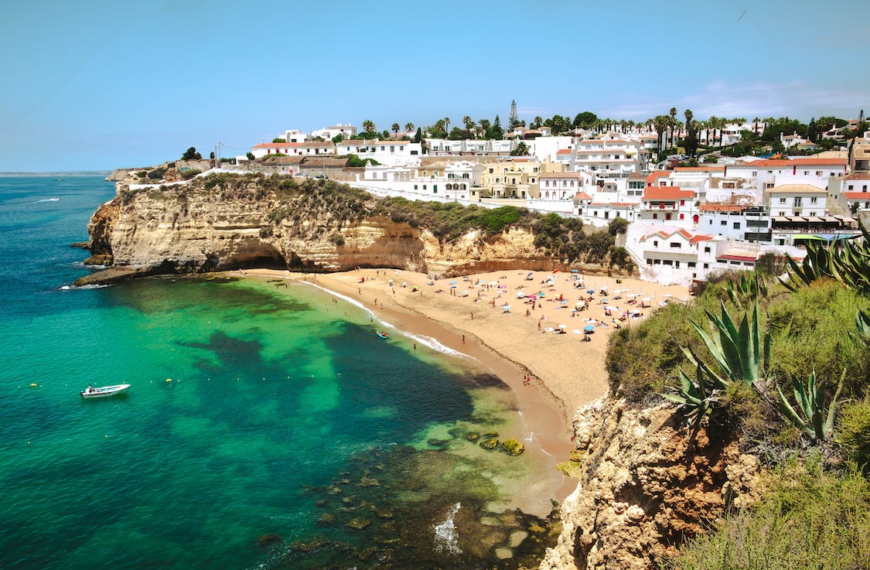 London’s Young Professionals Chase the Sun and Property Ladder in the Algarve